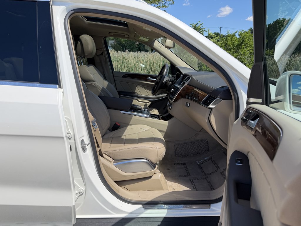 2015 Mercedes-Benz GL-Class Image 25