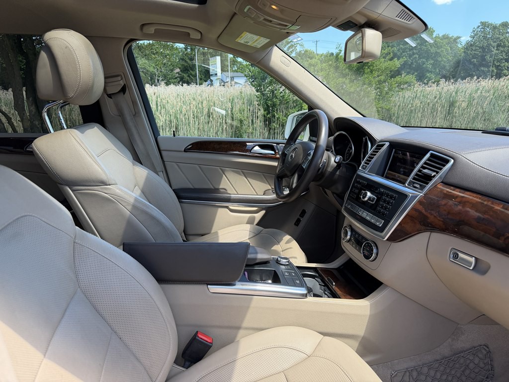 2015 Mercedes-Benz GL-Class Image 31