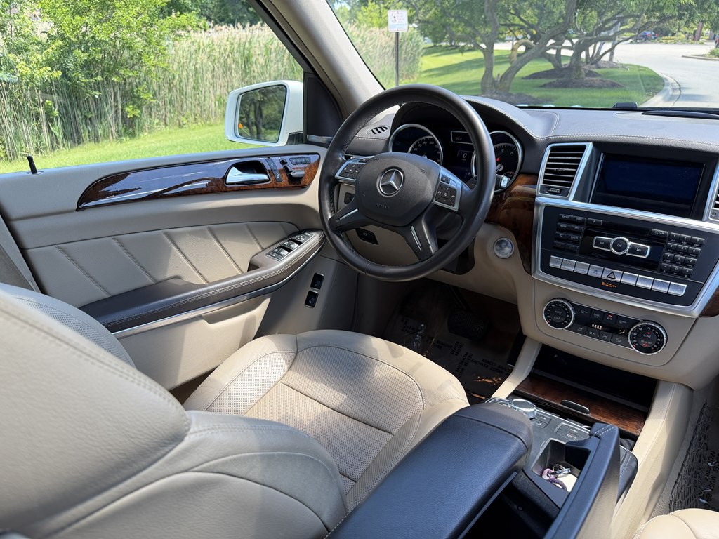 2015 Mercedes-Benz GL-Class Image 32