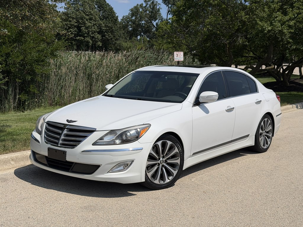 2013 Hyundai Genesis Image 1
