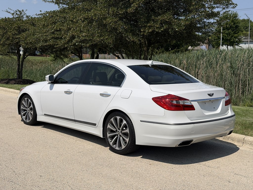2013 Hyundai Genesis Image 4