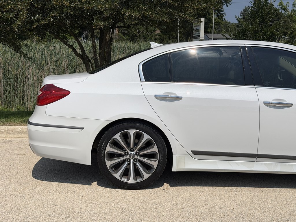 2013 Hyundai Genesis Image 7