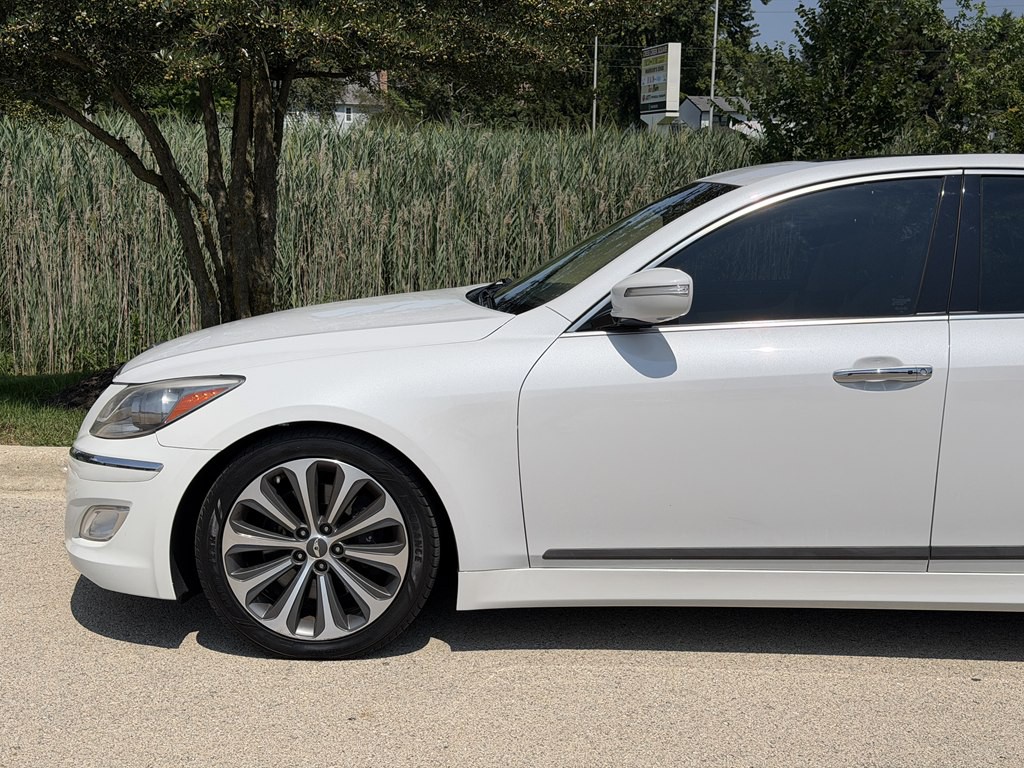 2013 Hyundai Genesis Image 9