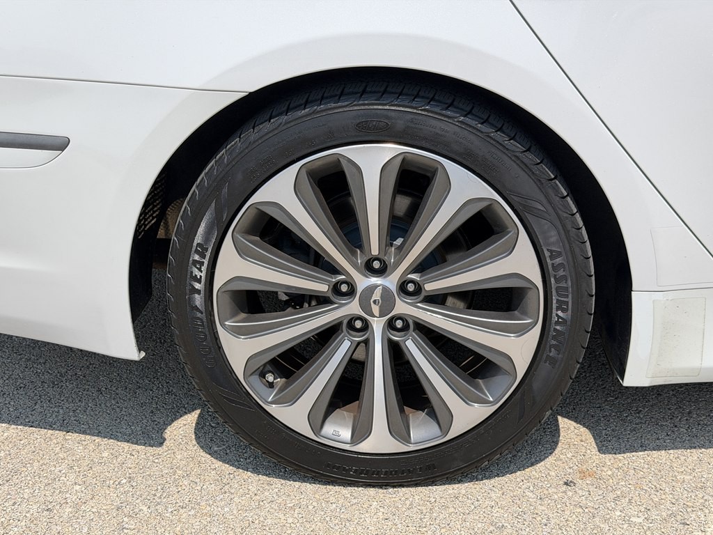 2013 Hyundai Genesis Image 14