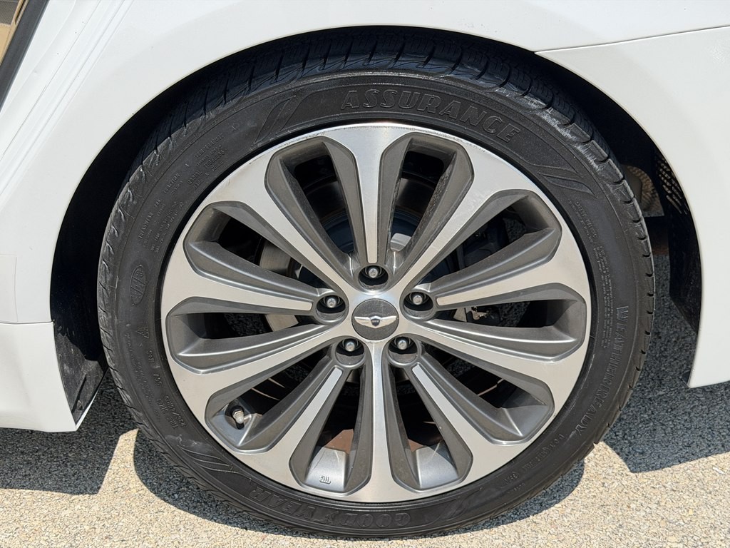 2013 Hyundai Genesis Image 15