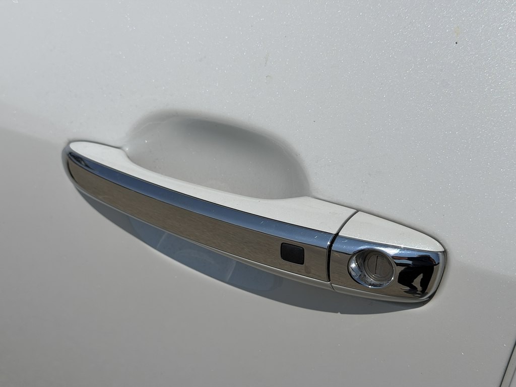 2013 Hyundai Genesis Image 19