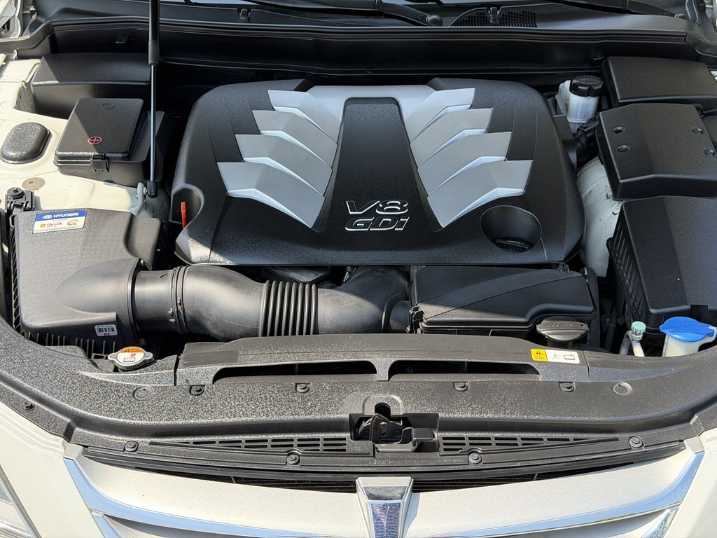 2013 Hyundai Genesis Image 21