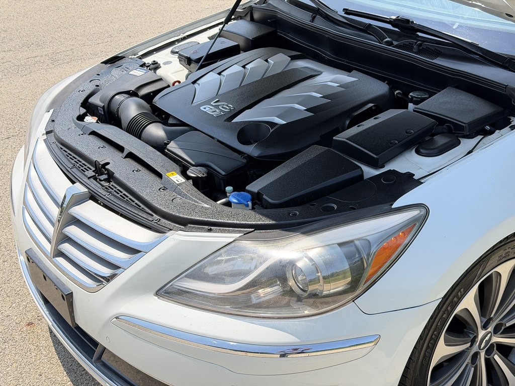 2013 Hyundai Genesis Image 23