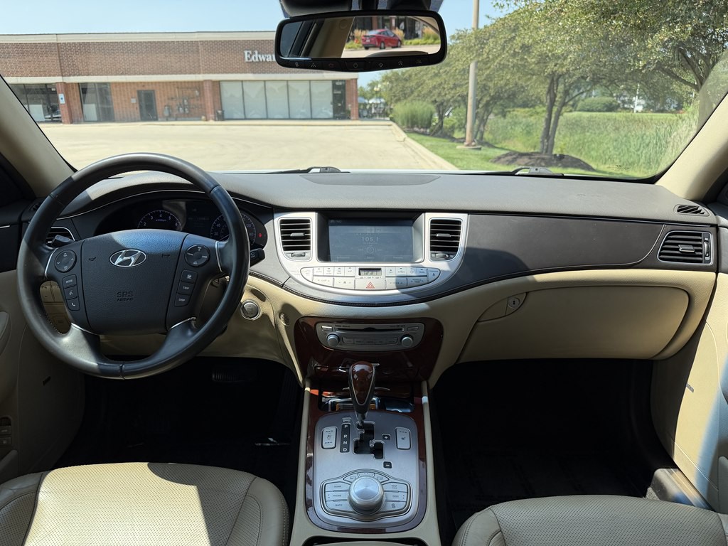 2013 Hyundai Genesis Image 28