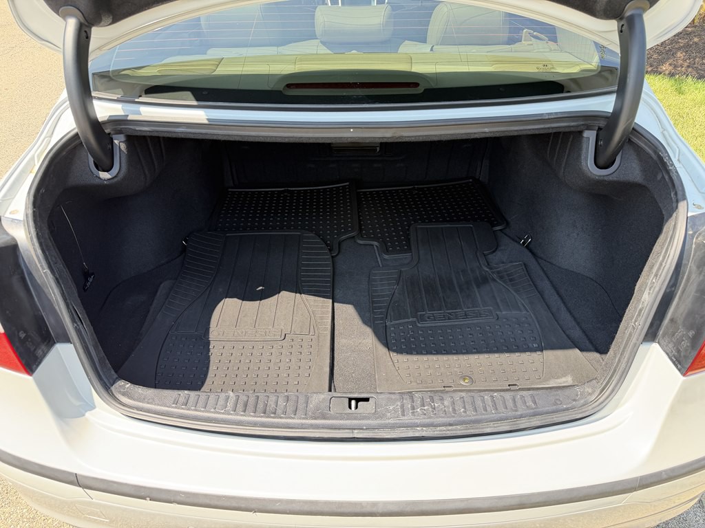 2013 Hyundai Genesis Image 35