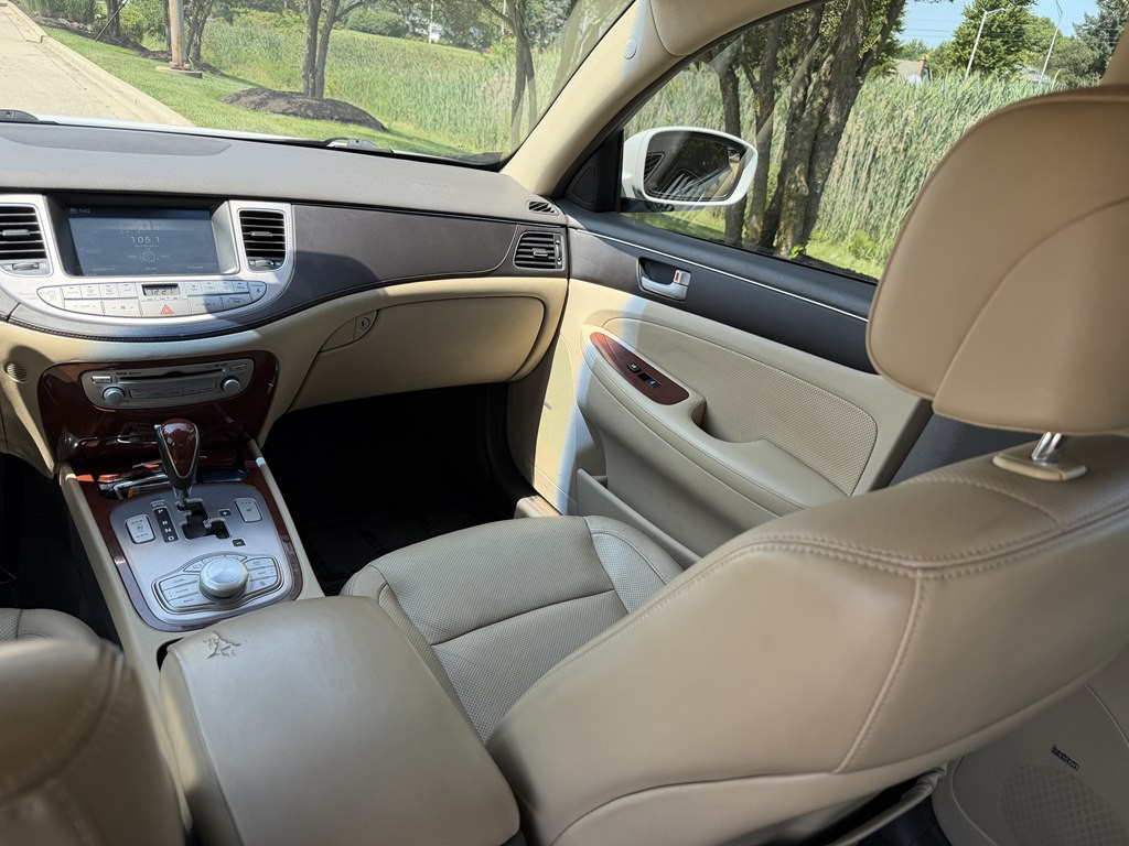 2013 Hyundai Genesis Image 45