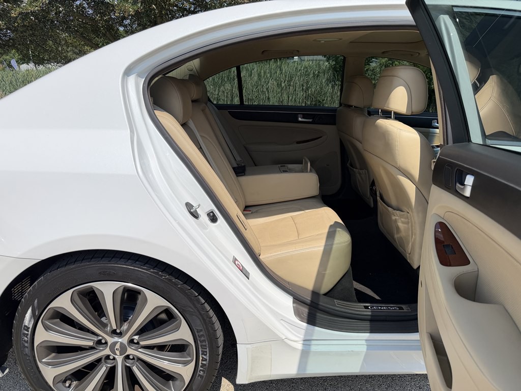 2013 Hyundai Genesis Image 52
