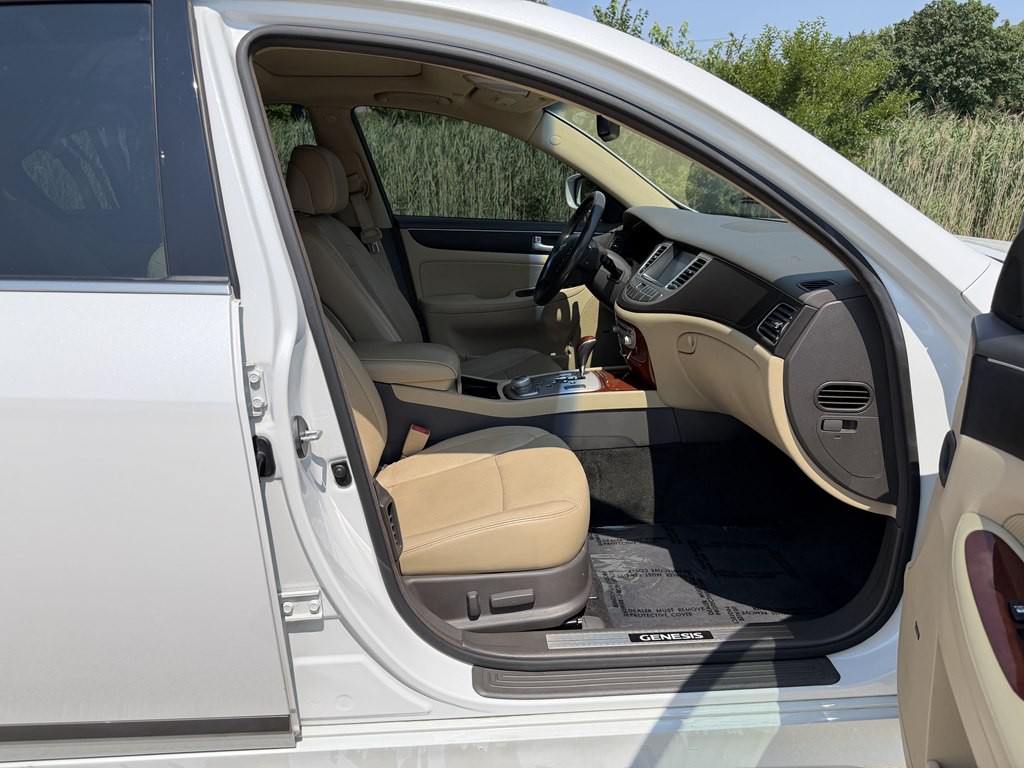 2013 Hyundai Genesis Image 53