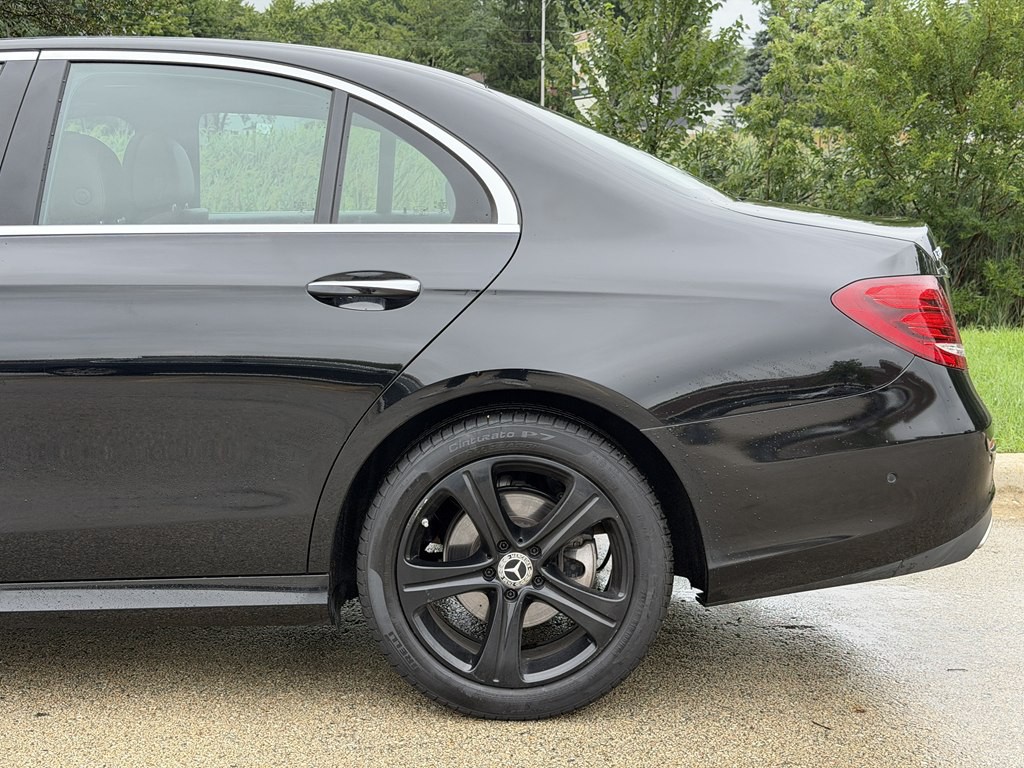 2017 Mercedes-Benz E-Class Image 9