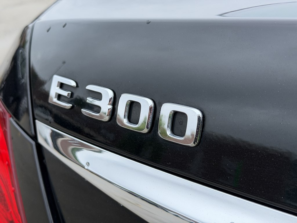 2017 Mercedes-Benz E-Class Image 14