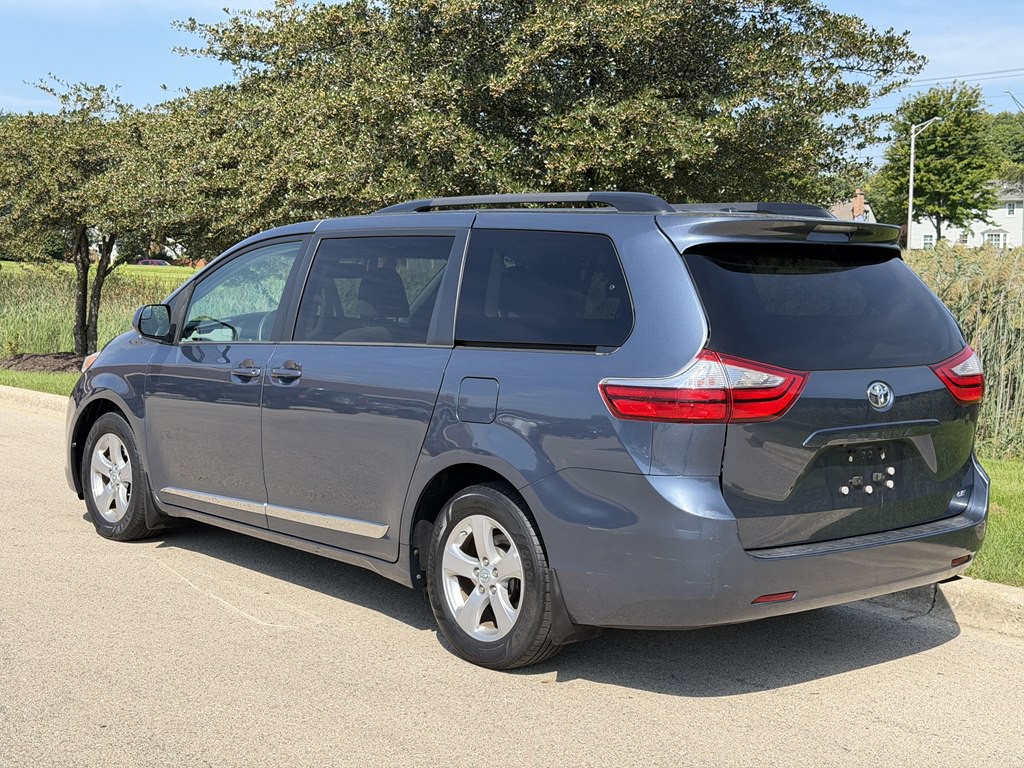 2017 Toyota Sienna Image 4