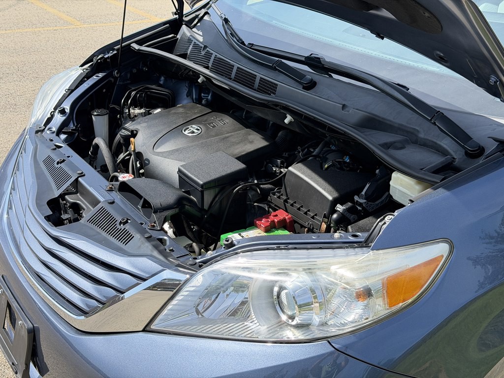 2017 Toyota Sienna Image 19