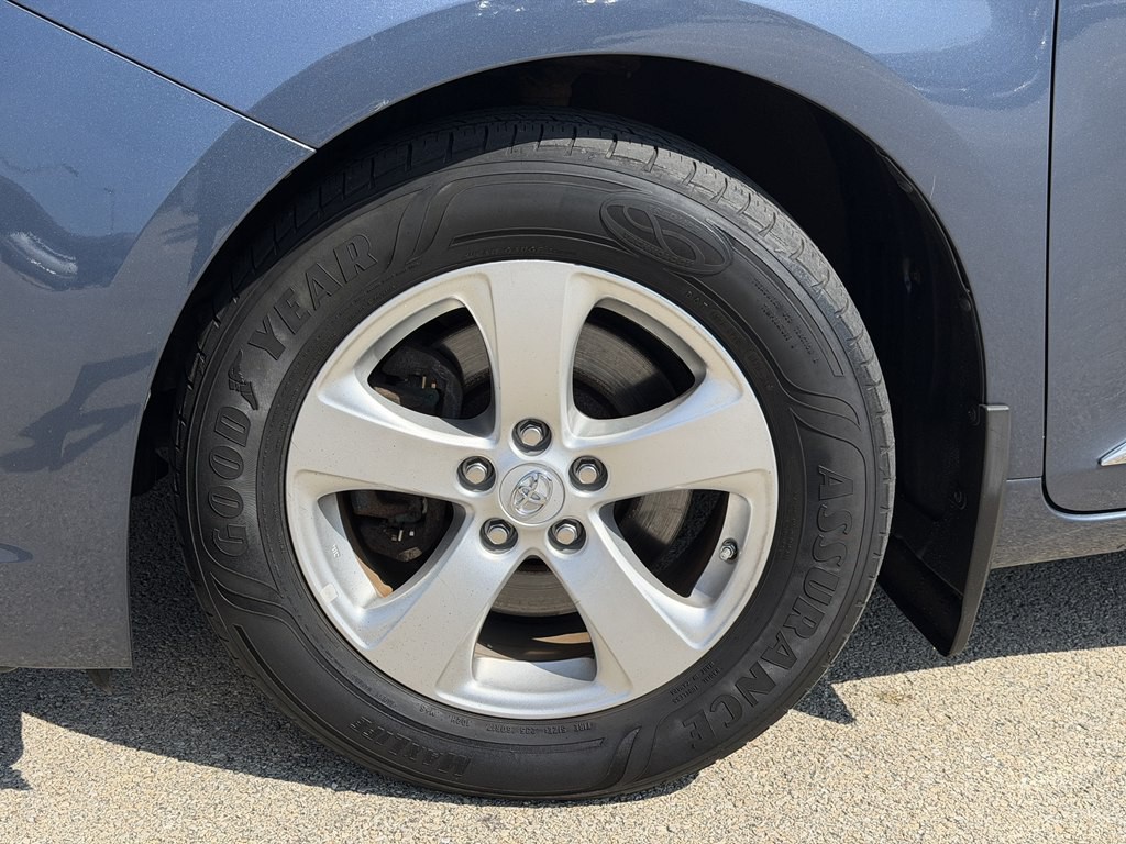 2017 Toyota Sienna Image 20
