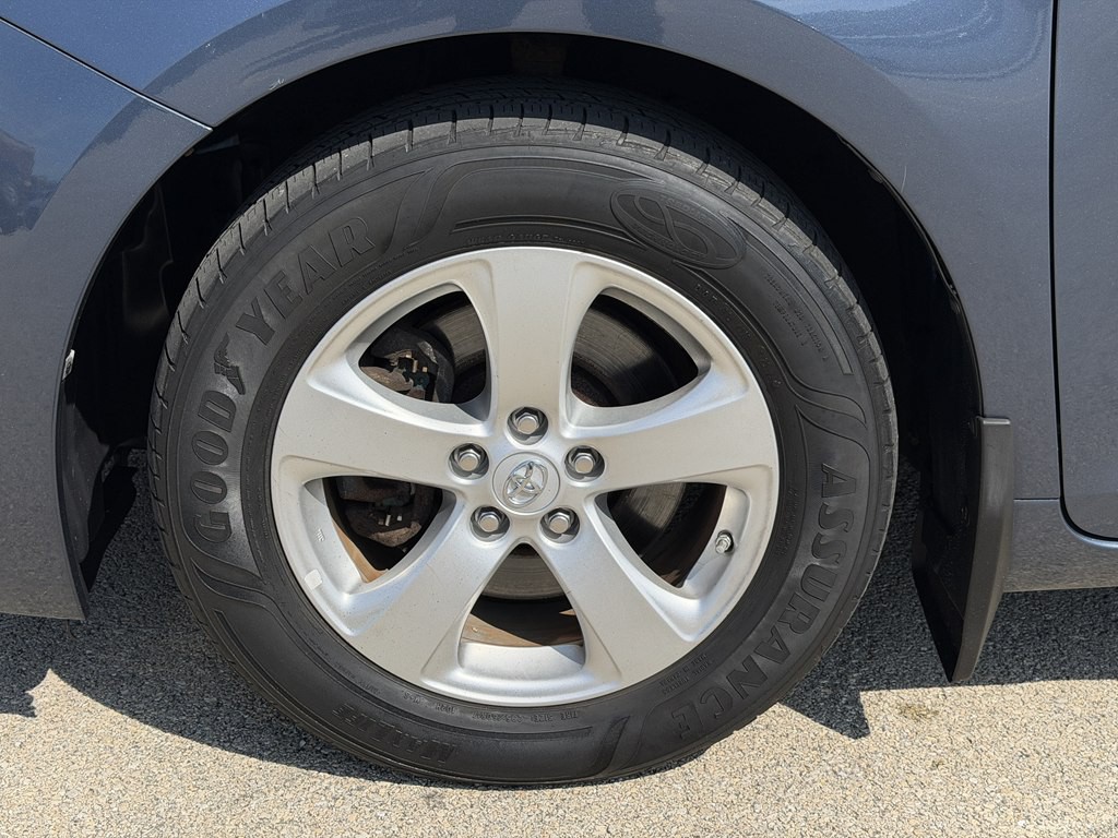 2017 Toyota Sienna Image 21