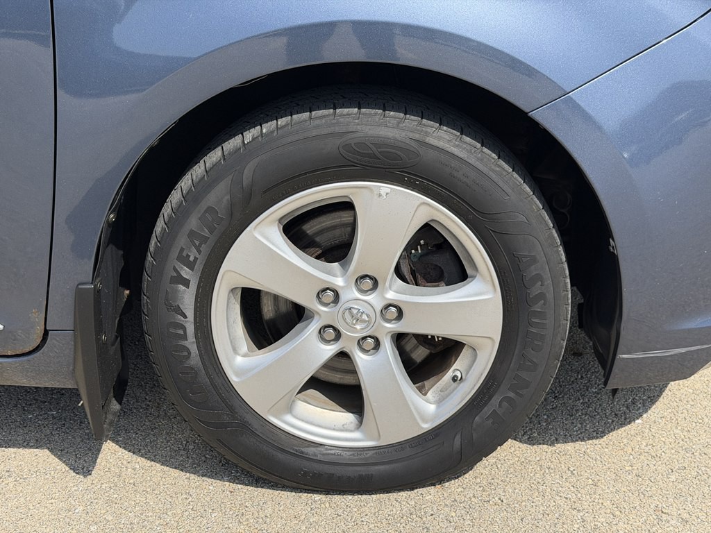 2017 Toyota Sienna Image 22