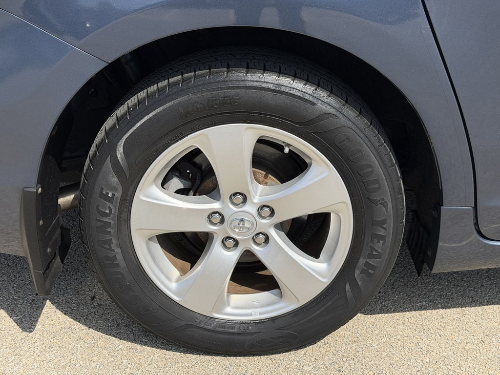2017 Toyota Sienna Image 24
