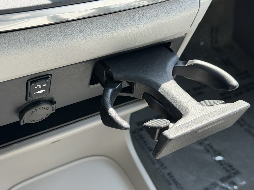 2017 Toyota Sienna Image 51