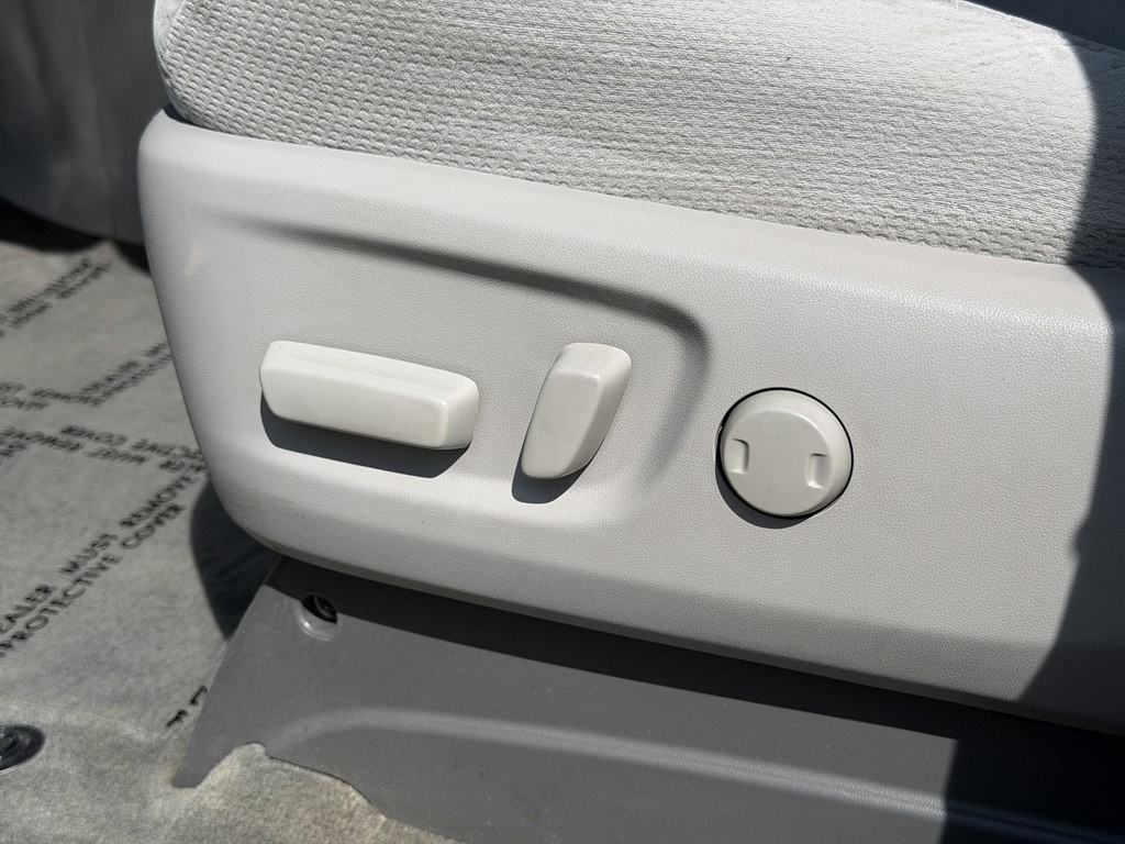 2017 Toyota Sienna Image 52