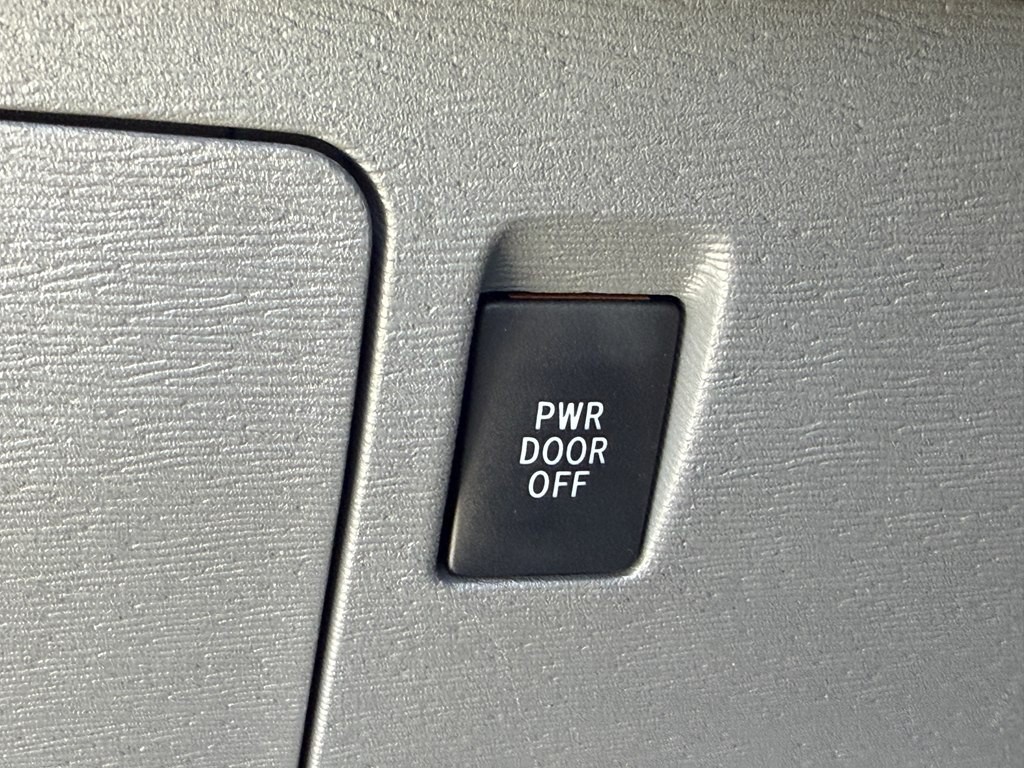 2017 Toyota Sienna Image 59