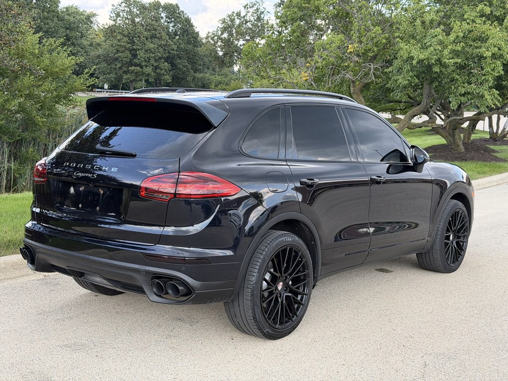 2016 Porsche Cayenne Image 2