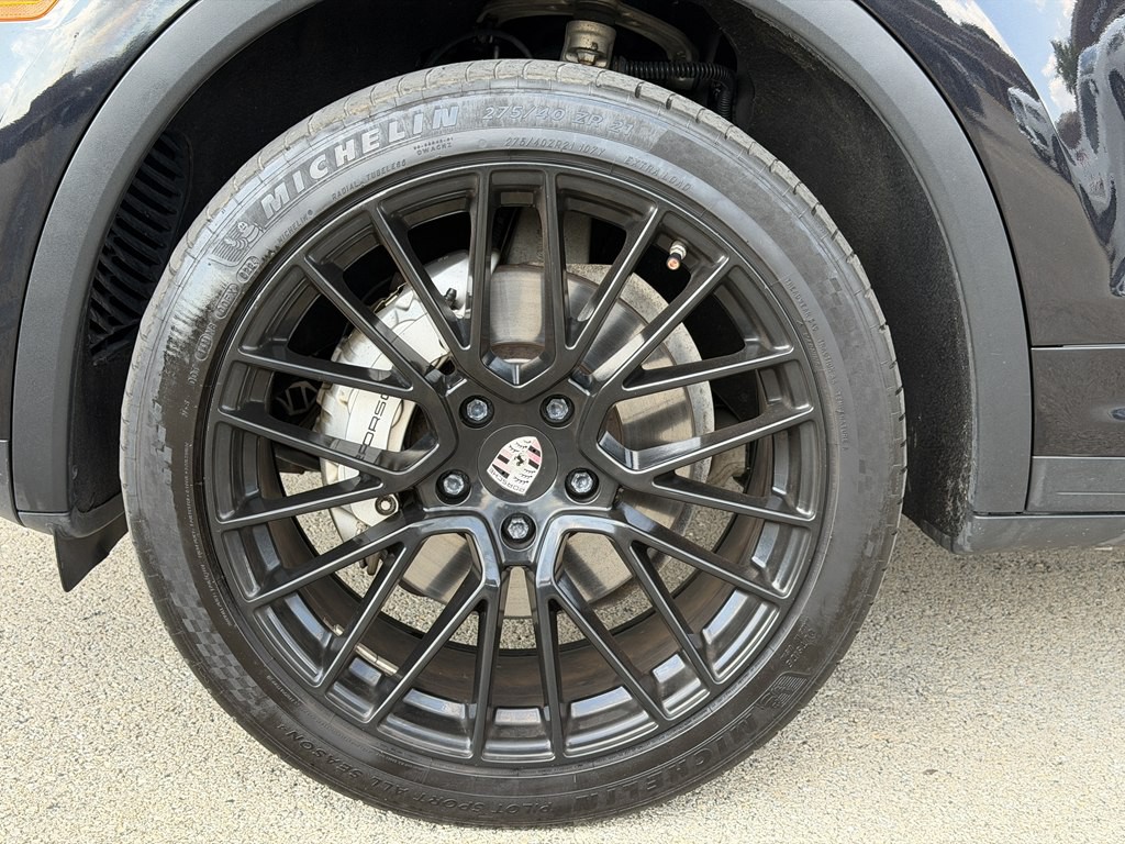 2016 Porsche Cayenne Image 16