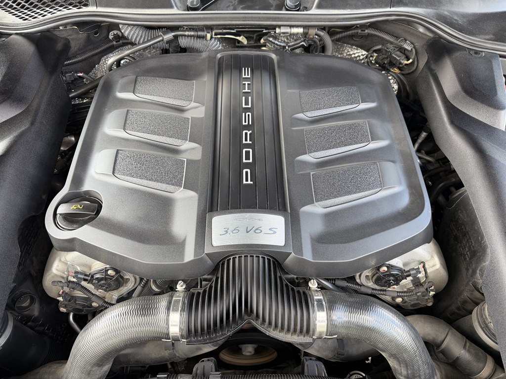 2016 Porsche Cayenne Image 21