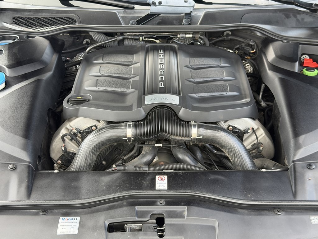 2016 Porsche Cayenne Image 22