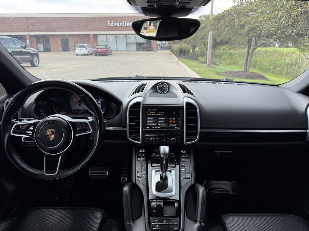 2016 Porsche Cayenne Image 28