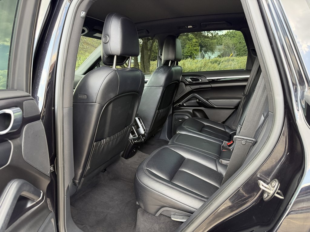 2016 Porsche Cayenne Image 31