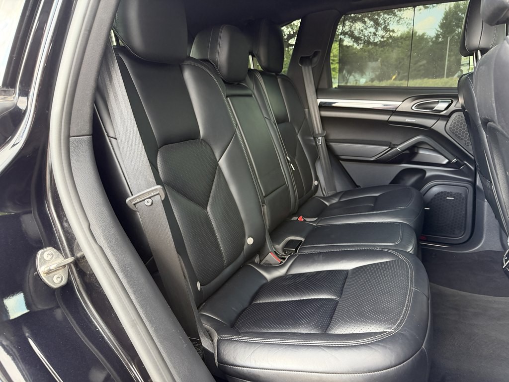 2016 Porsche Cayenne Image 34