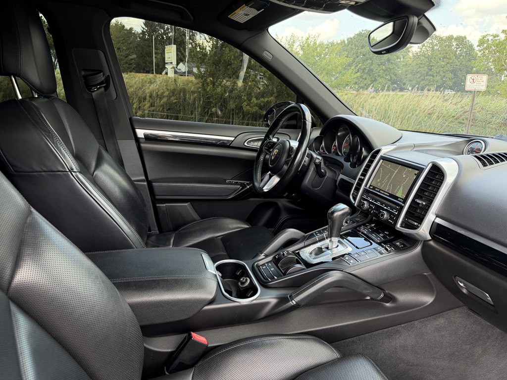 2016 Porsche Cayenne Image 35