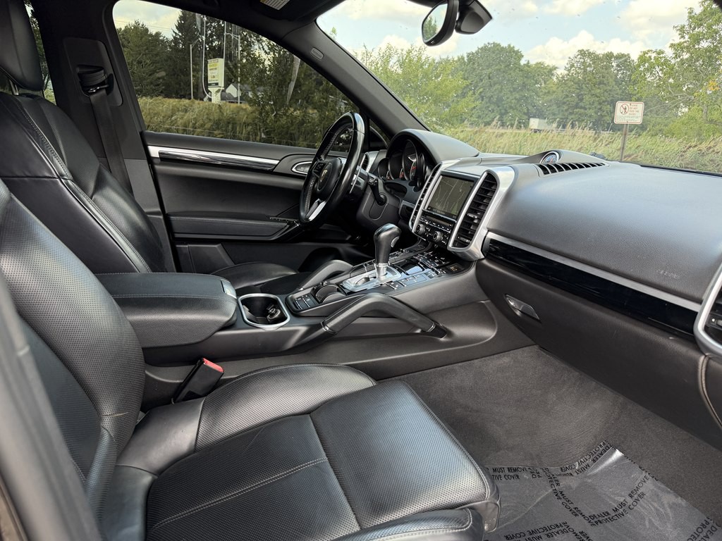 2016 Porsche Cayenne Image 36