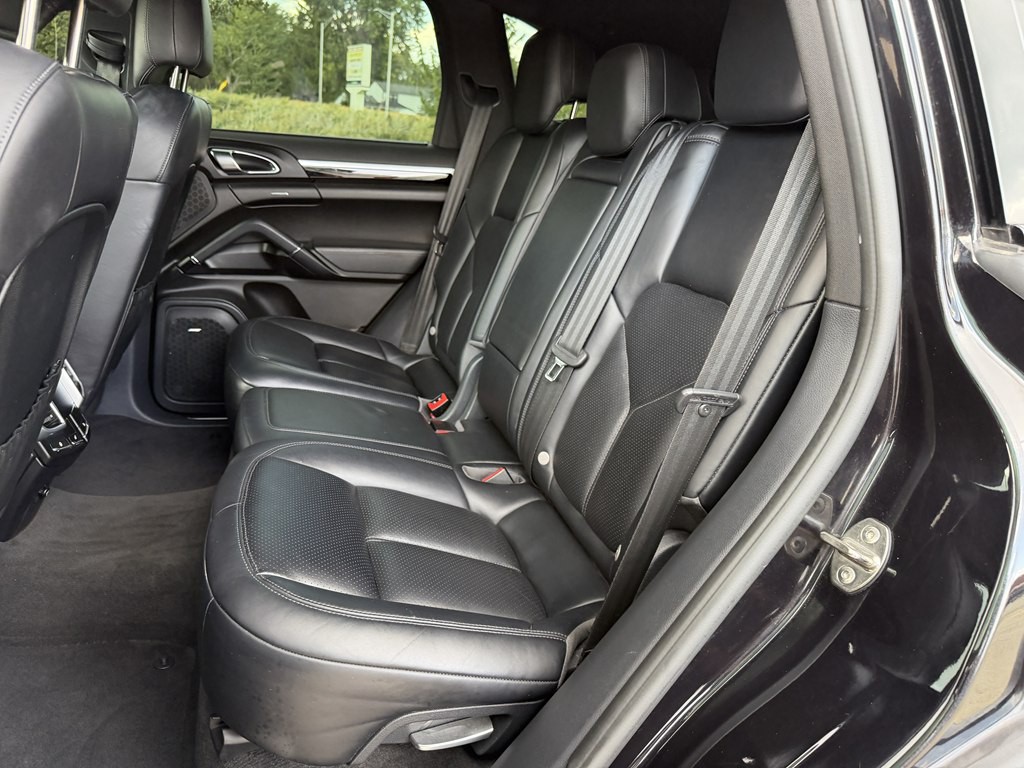 2016 Porsche Cayenne Image 37