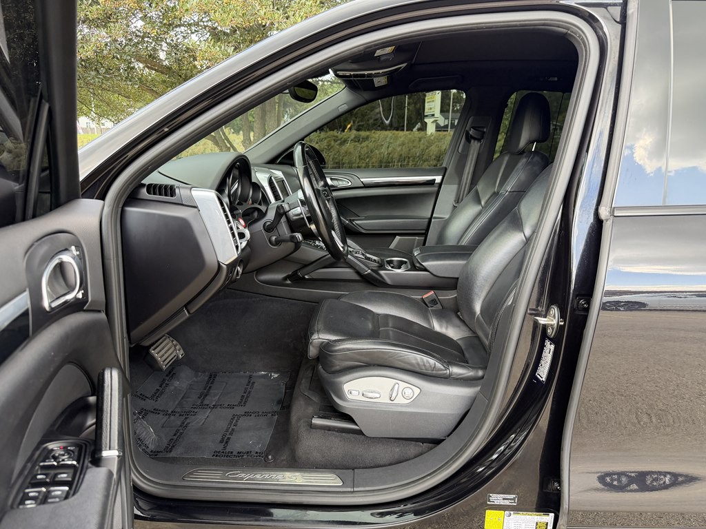 2016 Porsche Cayenne Image 38