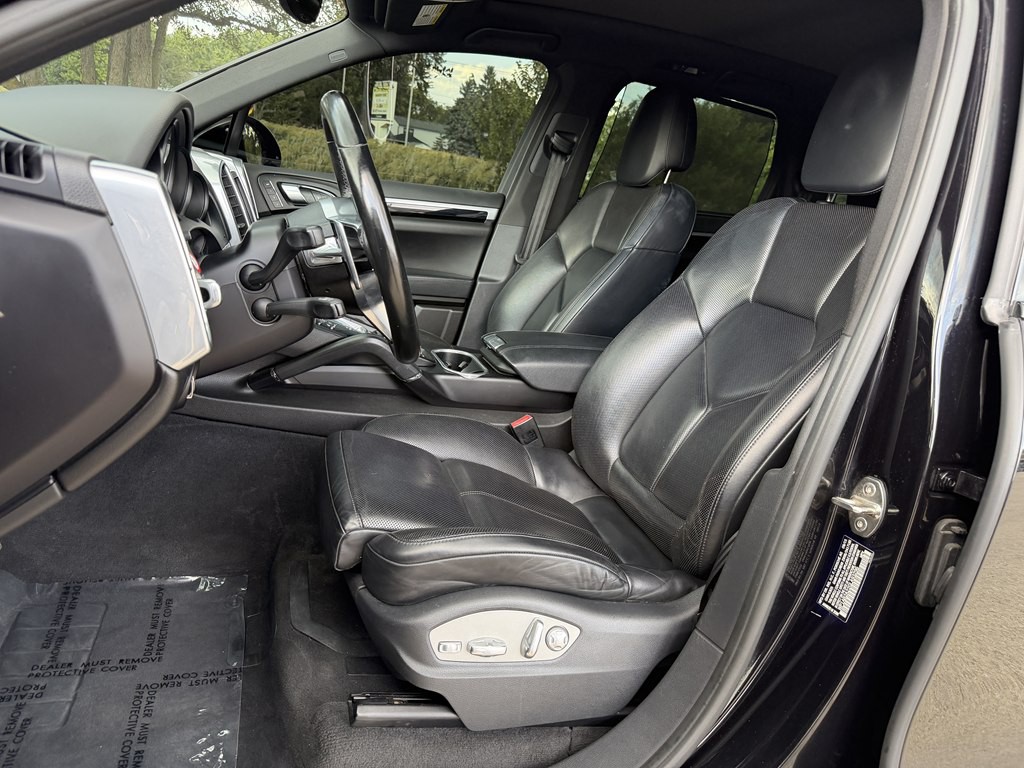 2016 Porsche Cayenne Image 40