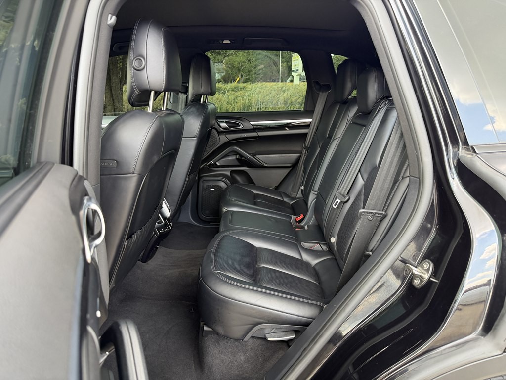 2016 Porsche Cayenne Image 46