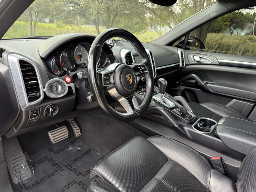 2016 Porsche Cayenne Image 48