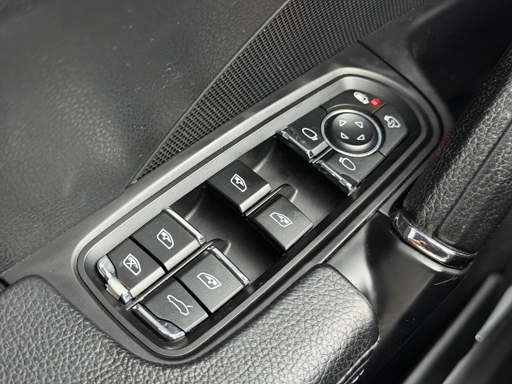2016 Porsche Cayenne Image 49