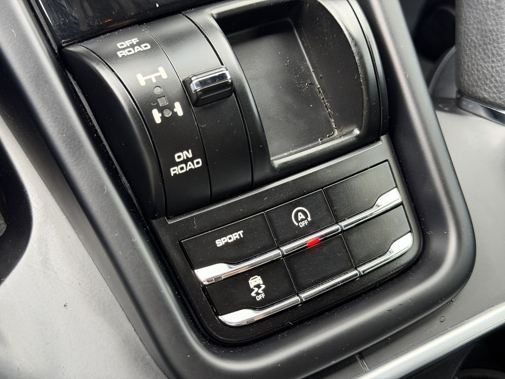 2016 Porsche Cayenne Image 65