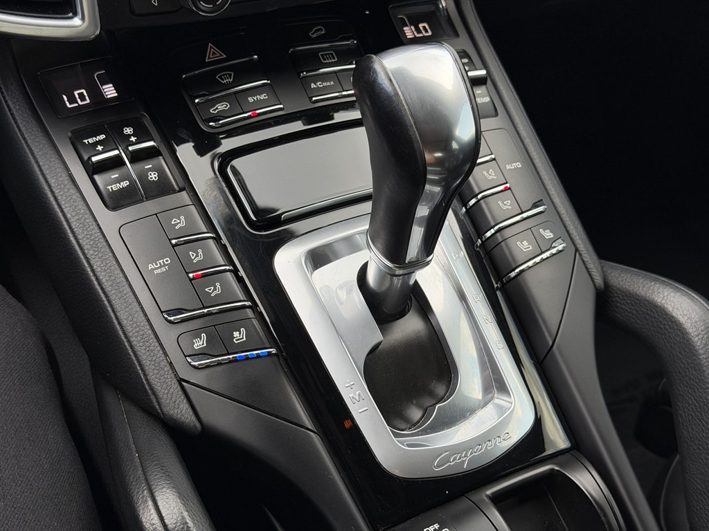 2016 Porsche Cayenne Image 66