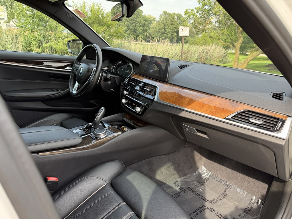 2019 BMW 5 Series Image 35