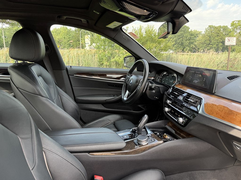 2019 BMW 5 Series Image 36
