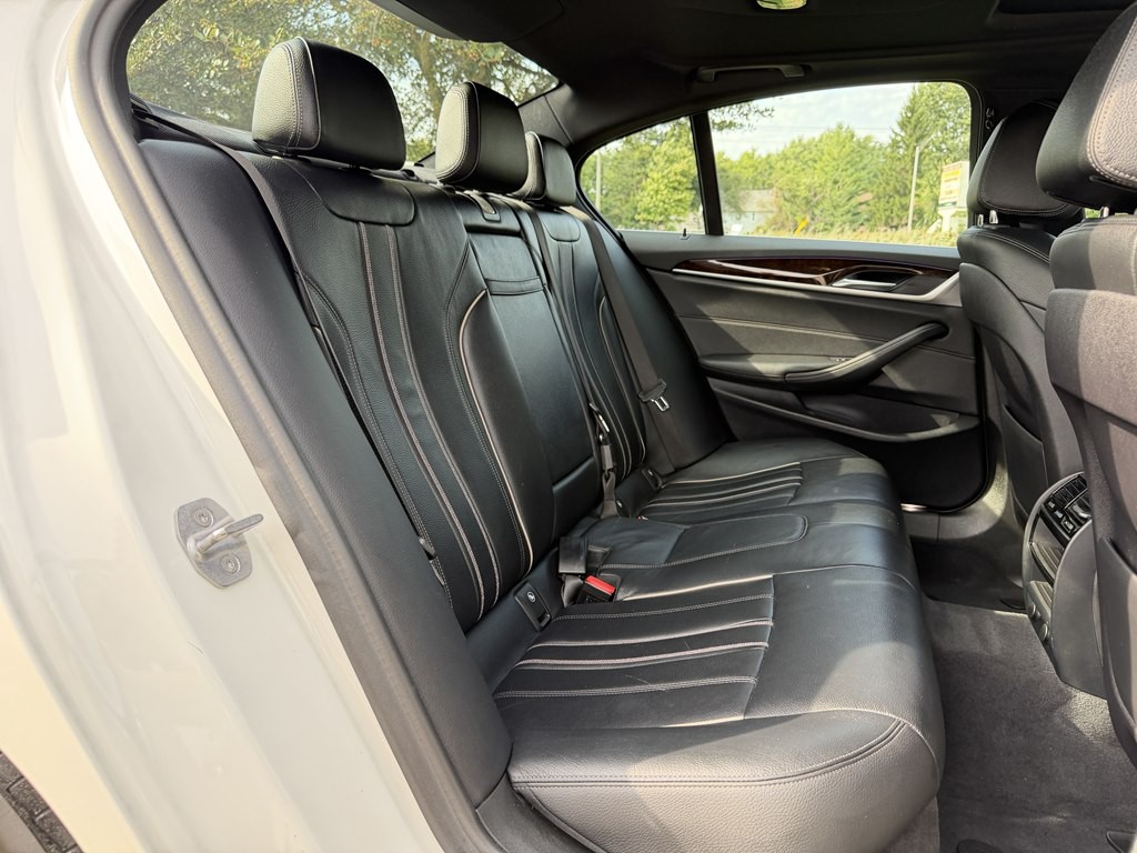 2019 BMW 5 Series Image 37