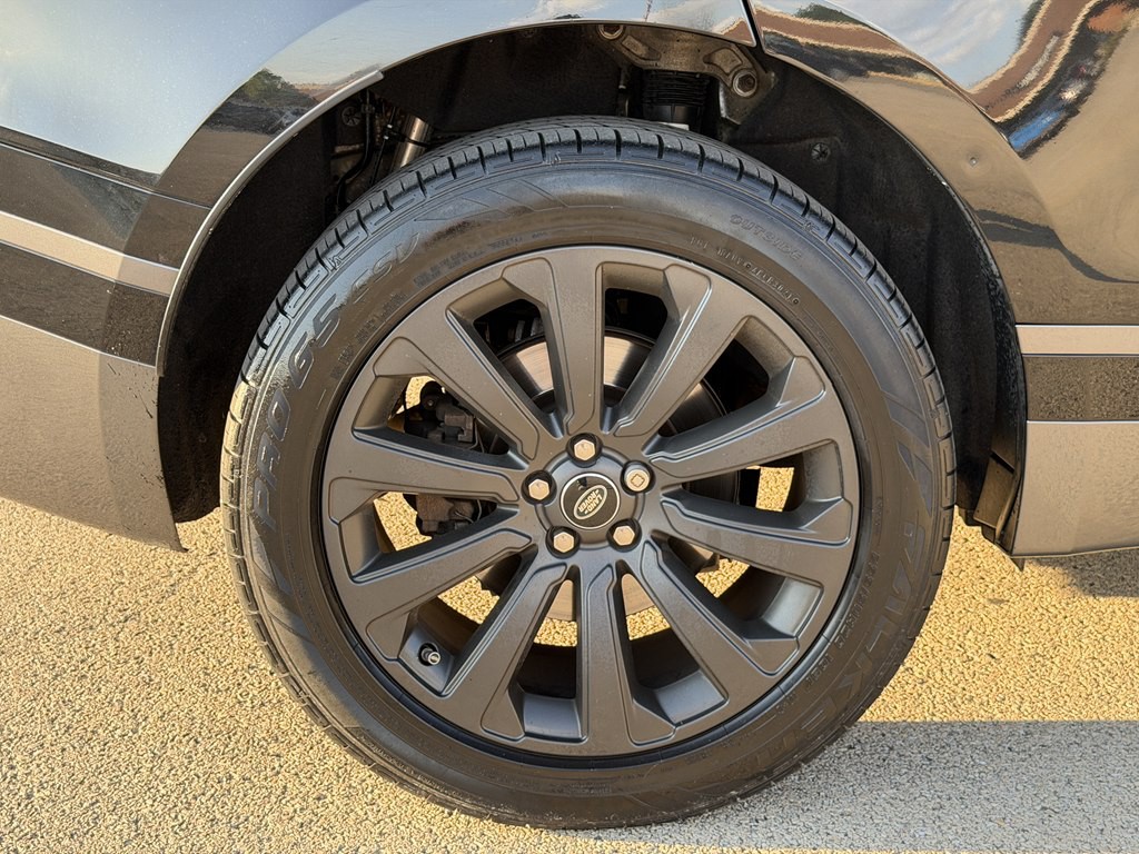 2018 Land Rover Range Rover Image 17