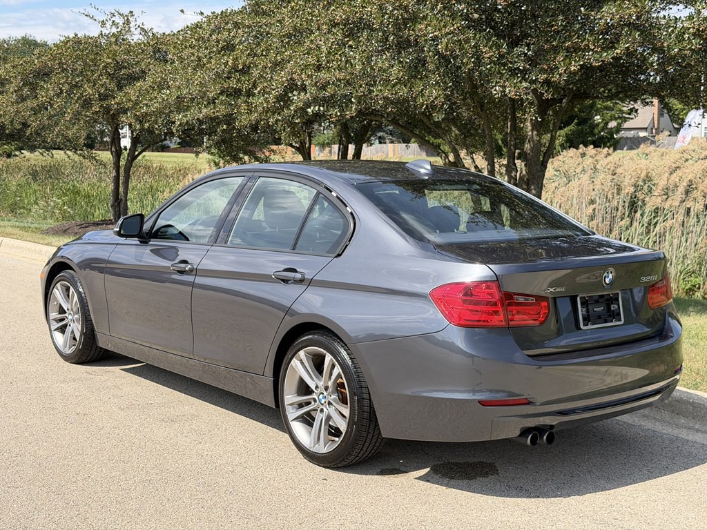 2013 BMW 3 Series Image 4